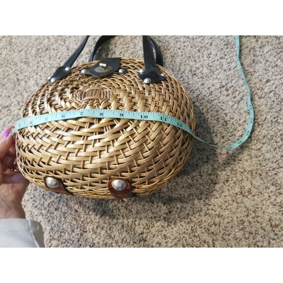 Vintage 1950's Tan Wicker Basket Purse‎ Handbag Weaved Clam Shape Black Handles - Picture 11 of 16